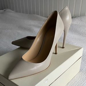 NEW M Gemi size 7 NIB 4” pumps